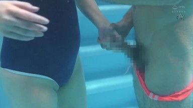 DASS-241 不自觉的从竞技泳衣中露出巨乳 被失去理性的男部员们轮奸 弓乃立梦