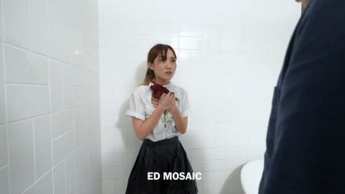 ED Mosaic 歐比 Obi 純情學妹Obi在廁所被霸凌，想求救反被老師幹到邊哭邊高潮！吃光精液後還求老師內射！無碼性愛影片32分鐘 台灣