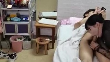大屌騷男精蟲上腦，花錢到淘寶店操偽娘