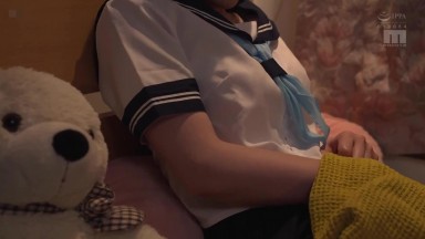 MIMK 139 (中文字幕) 下雨天，微微翹起的乳頭 寫實版 浸濕的美乳被老先生視姦，發情的悶騷女學生沉醉第一次的中出交配