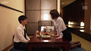 MIMK 175 (中文字幕) 原作 蠅丸studio 5 7萬部銷售量 實拍版！酒醉後輩變得真誠起來 超級傲嬌！！ 冷酷後輩變成甜膩模式！ 七瀨愛麗絲