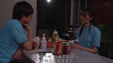 MOON-038 [自提征用]美人兼職小姐和沒有客人的三分鐘內也會在店內進行即時不倫 有馬美月