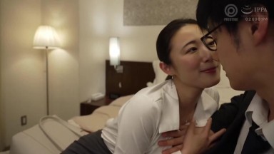 KBR-018 [无码破解]突然间的同居，性情大变的女上司痴女中出压榨我 松冈铃
