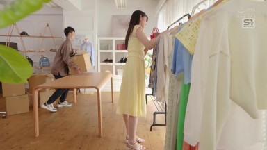 SONE-668 [自提征用]看起来很漂亮自然的美腿女老板，其实很色情 明日葉みつは